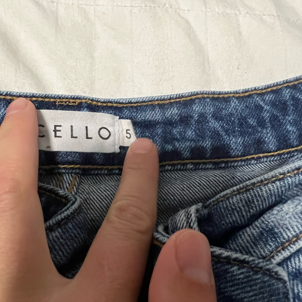 Distressed Jeans - Picture 7 of 7